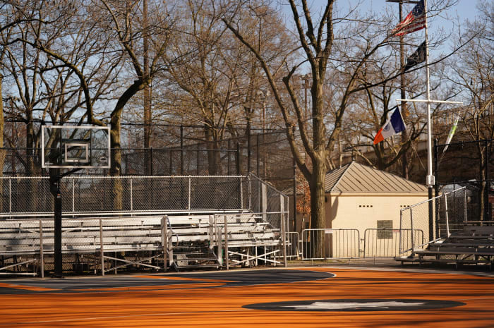 Rucker Park, in Harlem: no rims.